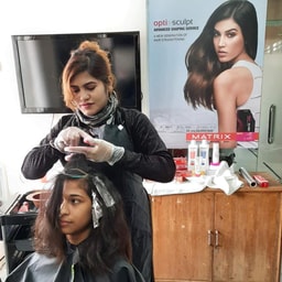 Red Queen Beauty parlour