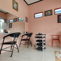Krishta Salon & Sanggar Rias