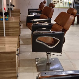 The Royal Beauty Unisex Salon