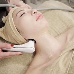 Kogao Hada Shitsu Kaizen Senmon Kangoshi Clinical Salon Bella