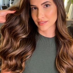 Priscila Larsen Salon