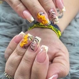 Rebecas Beauty Salon