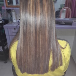 Rohinis Glamour Beauty and Hair Salon