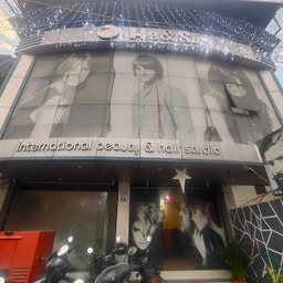 He & She International Beauty & Hair Studio