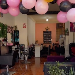 JaiiCarly Beauty Studio Unisex