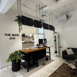 THE F SALON