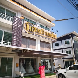 Noch Wedding Studio & Salon