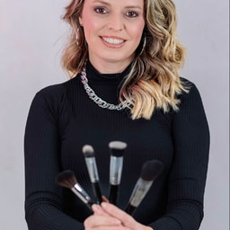 Vanessa Esmeris Maquiadora, Penteadista e Cabeleireira
