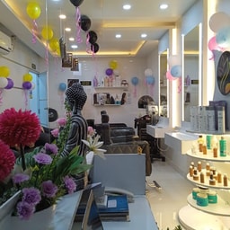 Gorgeous Womens Beauty Parlour