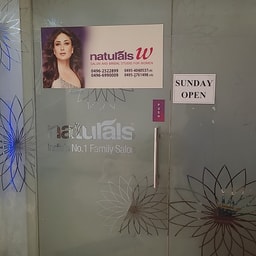 Naturals Salon