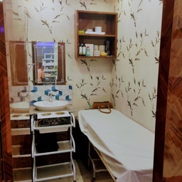 First Look Unisex Salon
