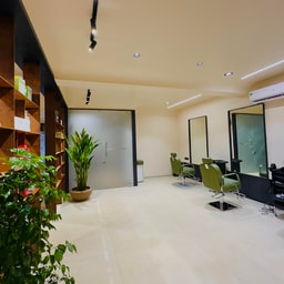 Halo Unisex Beauty Lounge