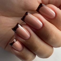 Aura beauty salon