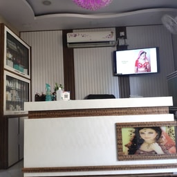 Manish Beauty Parlour