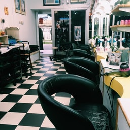 Ladies Beauty Saloon Seria