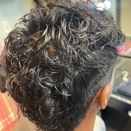 Glam & Beauty Lounge