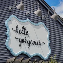 Hello, gorgeous Salon