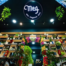 Meg Unisex Lounge