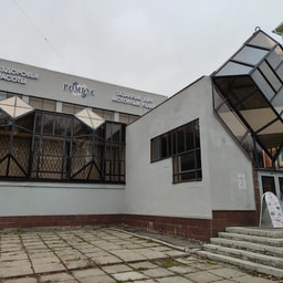 Tsentr Zdorovya i Krasoty Rhombus