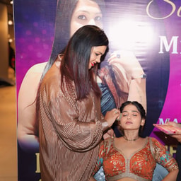 Divyanshi Makeovers & Salon