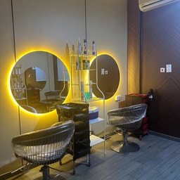 Salon Al Anaqa Wal Jamal