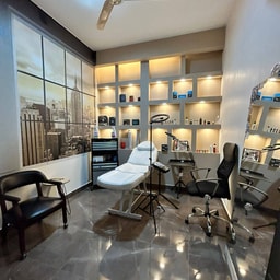 The Upper Level Centro de Belleza