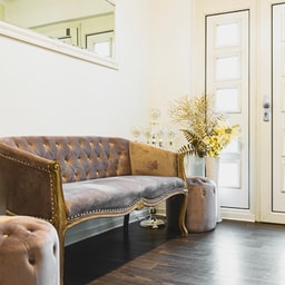 Beauty Lounge - Nancy Neumann