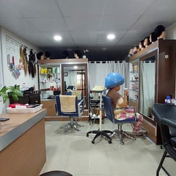 Siri The Beauty Parlour