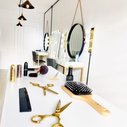Studio NR - Hair & Makeup Artist