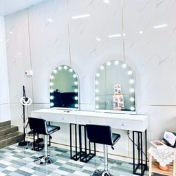 Tiem Tu Uyen nail- makeup- noi mi