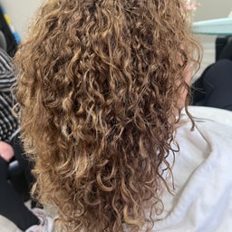 Carolina Castillo Peluquería y Estética