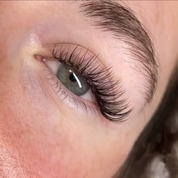 Kelly's Beauty Studio Eyelash Extensions