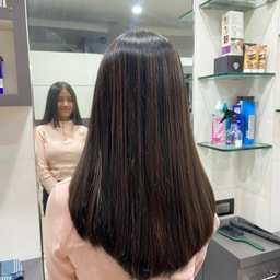 Pushpa Makeover Salon & Academy