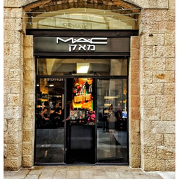 MAC Cosmetics Mamilla