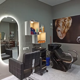 U & Mee Salon Makeup Studio & Academy