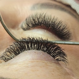 EyeLashAmore Ltd