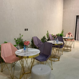 Lola Salon