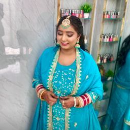 R Beauty Salon Luxury Salon