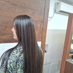 Aastha Beauty Salon