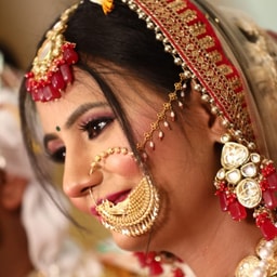 Aroma Makeovers & Beauty Parlour Salon