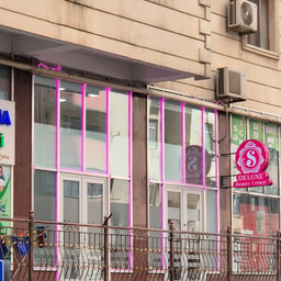 S Deluxe Beauty Center