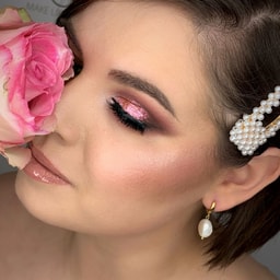 PAULA MAKE UP & HAIR