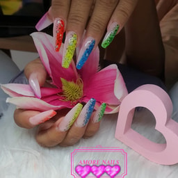 Amore Nails by Eva Weiss