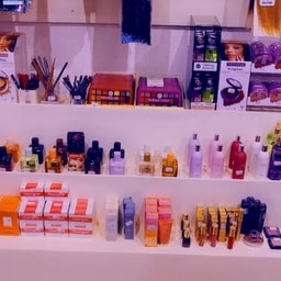 Queen's Cosmetics Ouaga