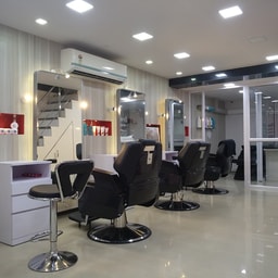 Shree Radhe's Beauty Studio