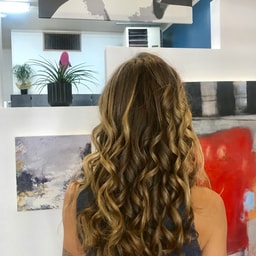 ZZ Hair Studio