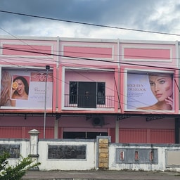 REINA Beauty and Makeup Store