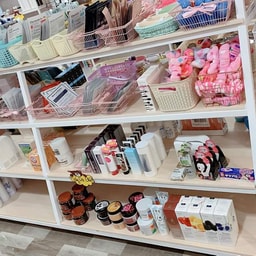 Yen Le Cosmetic