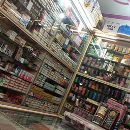 Mona Cosmetics Store
