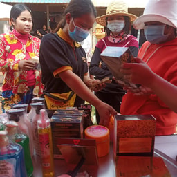 Phari Lok Kroeung Kro-ob Nuna Krop Prabet